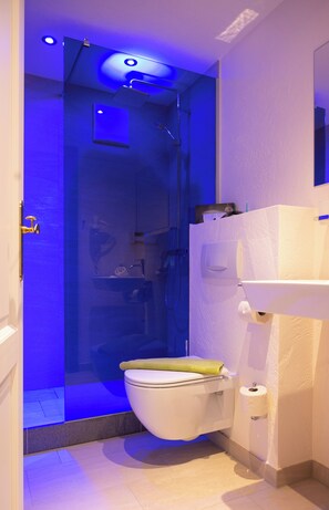 免费洗浴用品、吹风机、毛巾、肥皂