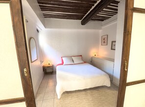 1 habitación, internet y ropa de cama 