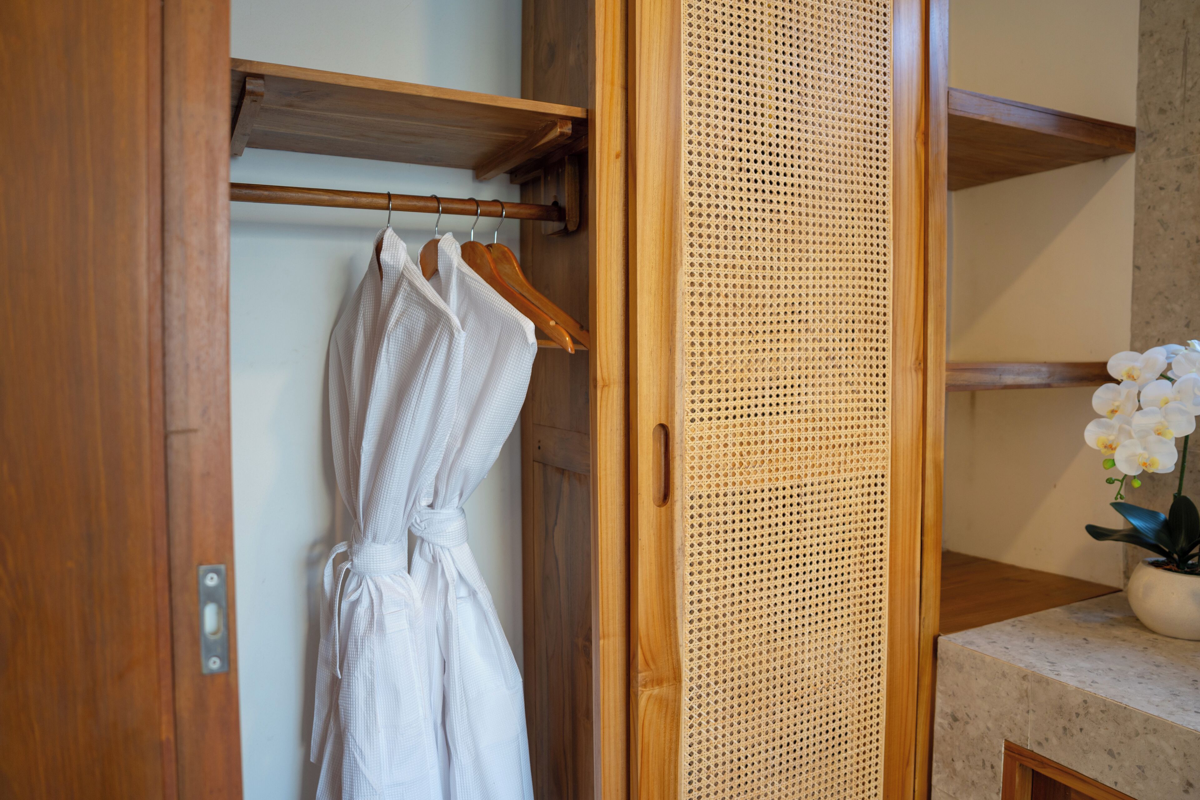 Vila superluxo, 1 cama King, piscina particular | Roupas de cama premium, escrivaninha, espaço de trabalho para notebook