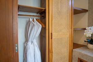 فيلا فاخرة - سرير ملكي - بمسبح خاص | مكتب ومساحة عمل للكمبيوتر المحمول وواي فاي مجانًا