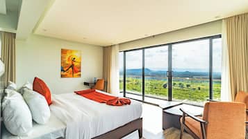 特色装修、特色家居、办公桌、笔记本电脑工作区