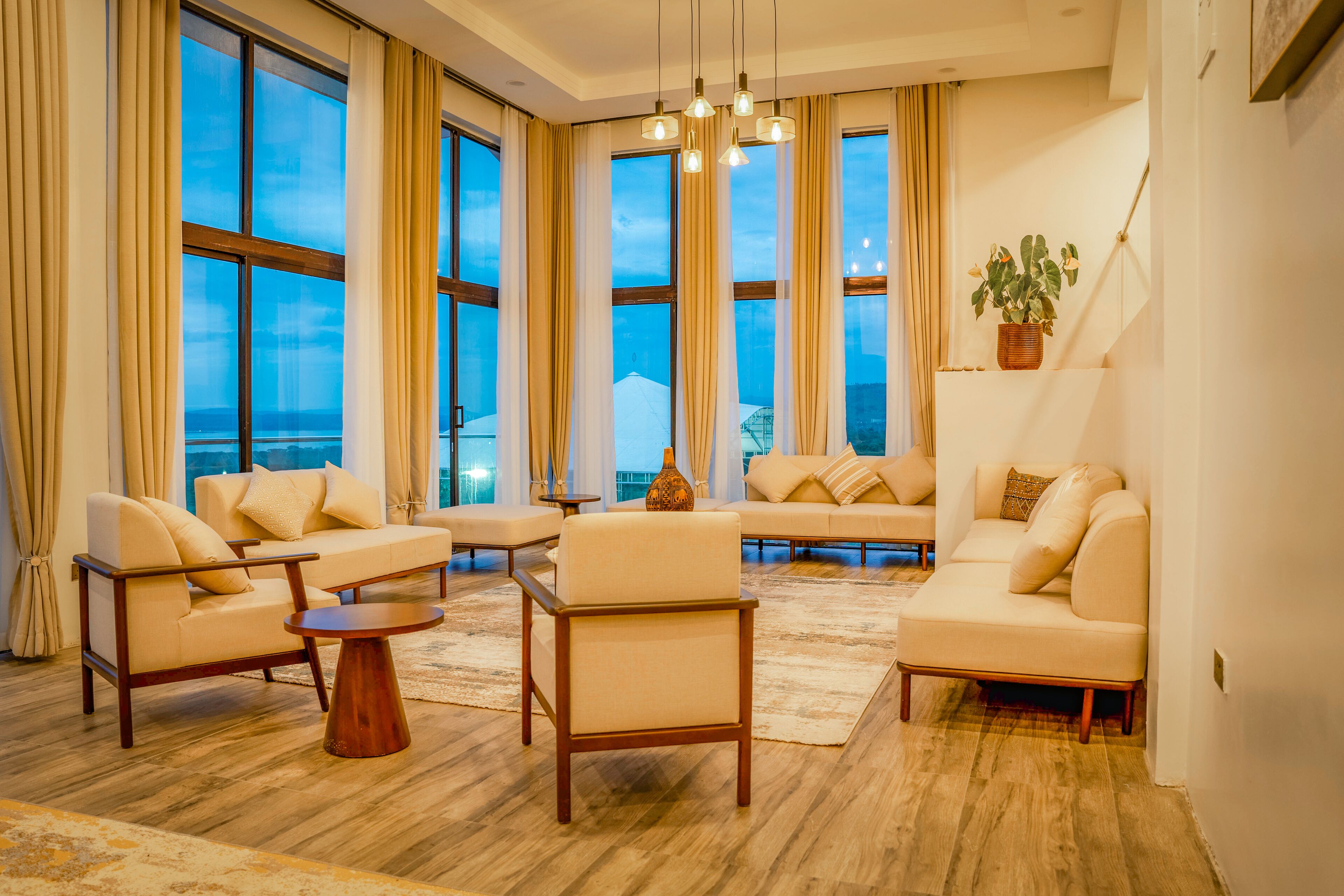 Luxury Apartment, 4 Bedrooms, Balcony, Lake View | Living area