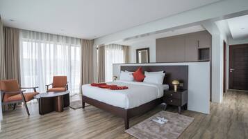 Schreibtisch, laptopgeeigneter Arbeitsplatz, Verdunkelungsvorhänge