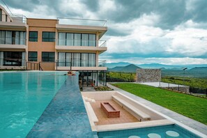 2 piscinas al aire libre