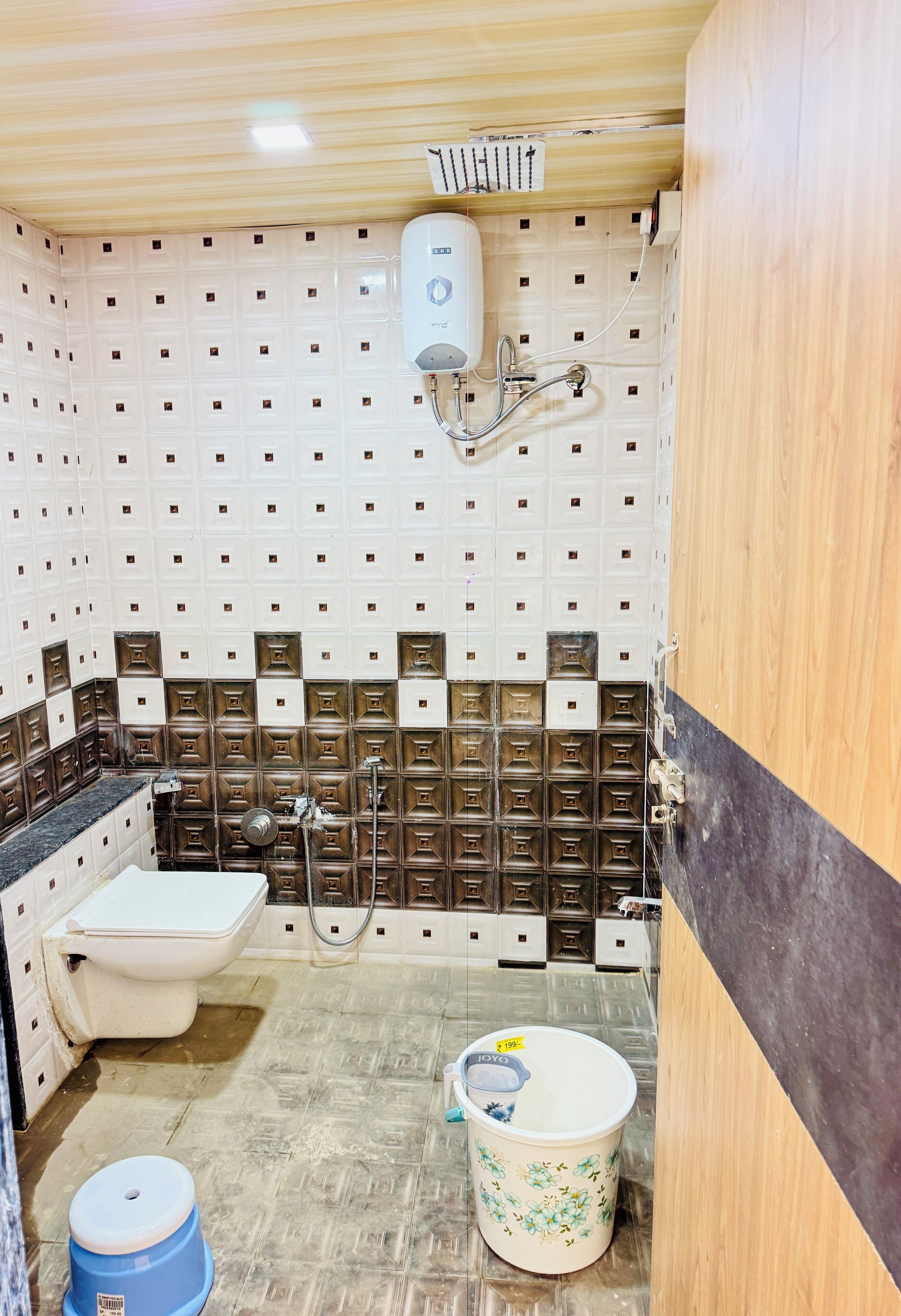 Family Double Room, Balcony, Hill View | Bathroom | Shower, free toiletries, towels, soap