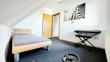 4 bedrooms, bed sheets