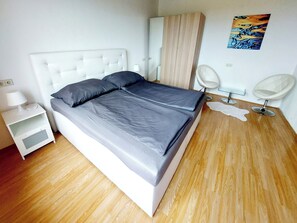 4 makuuhuonetta, ilmainen Wi-Fi, vuodevaatteet