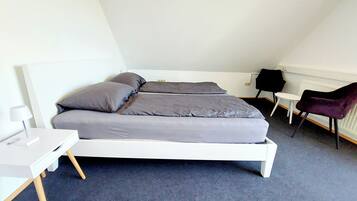 4 bedrooms, bed sheets