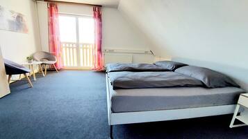 4 bedrooms, bed sheets