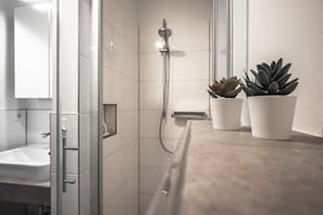 Shower - Cozy vacation apartment Deichkoje 3 in Dagebüll with modern furnishings (Dagebüll)