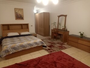 4 bedrooms, WiFi, bed sheets - Cosey quite ,Spacious 4bedroom apartment in Maadi fully equipped for your stay (Cairo Governorate)
