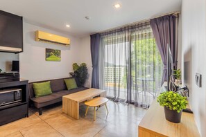 Apartment, Balkon | Wohnbereich