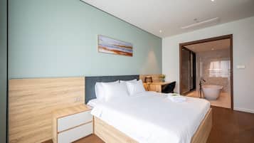 Grand Suite, 1 Bedroom, Club Lounge Access, River View | Egyptian cotton sheets, premium bedding, down comforters