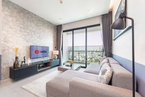 Suite Presidensial, 2 kamar tidur, Akses Club Lounge, pemandangan sungai | Seprai katun Mesir, seprai premium, dan selimut bulu angsa