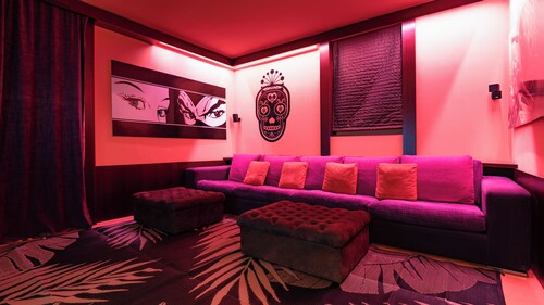 Villibera: Liberty Design Villa with SPA, Cinema, Gymnasium and Game Room