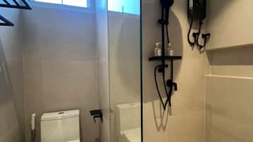 Shower, hair dryer, towels, toilet paper