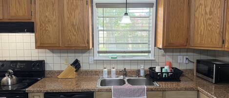 Micro-ondes, four, plaque de cuisson, lave-vaisselle