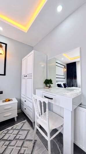 Apartamento familiar, balcón, vistas a la ciudad | Ropa de cama de alta calidad, minibar, caja fuerte