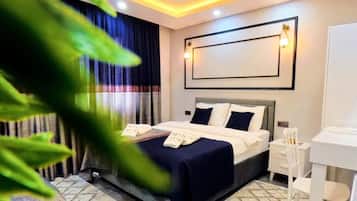 Condo família, sacada, vista para a cidade | Roupas de cama premium, frigobar, cofres nos quartos