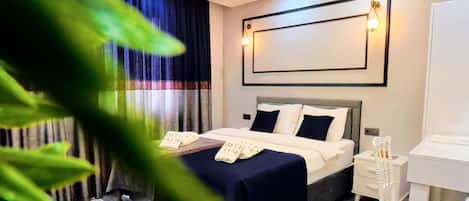 Appart'hôtel Familial, balcon, vue ville | Draps en coton égyptien, literie de qualité supérieure, minibar