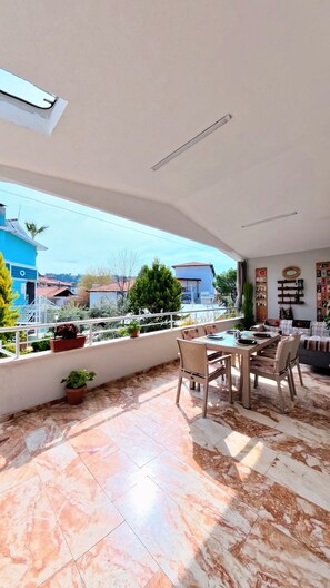 Apartamento familiar, balcón, vistas a la ciudad | Terraza o patio