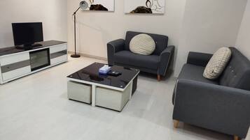 Family Apartment, 2 Bedrooms, City View | Living area