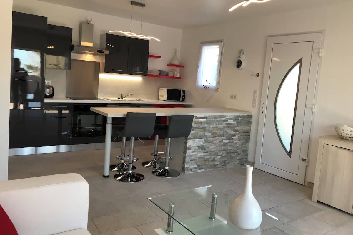 Villa Cara, Vue Jardin | 客廳 | 電腦螢幕