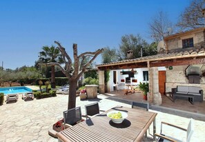 Outdoor dining - Villa Martorell (Pollença)