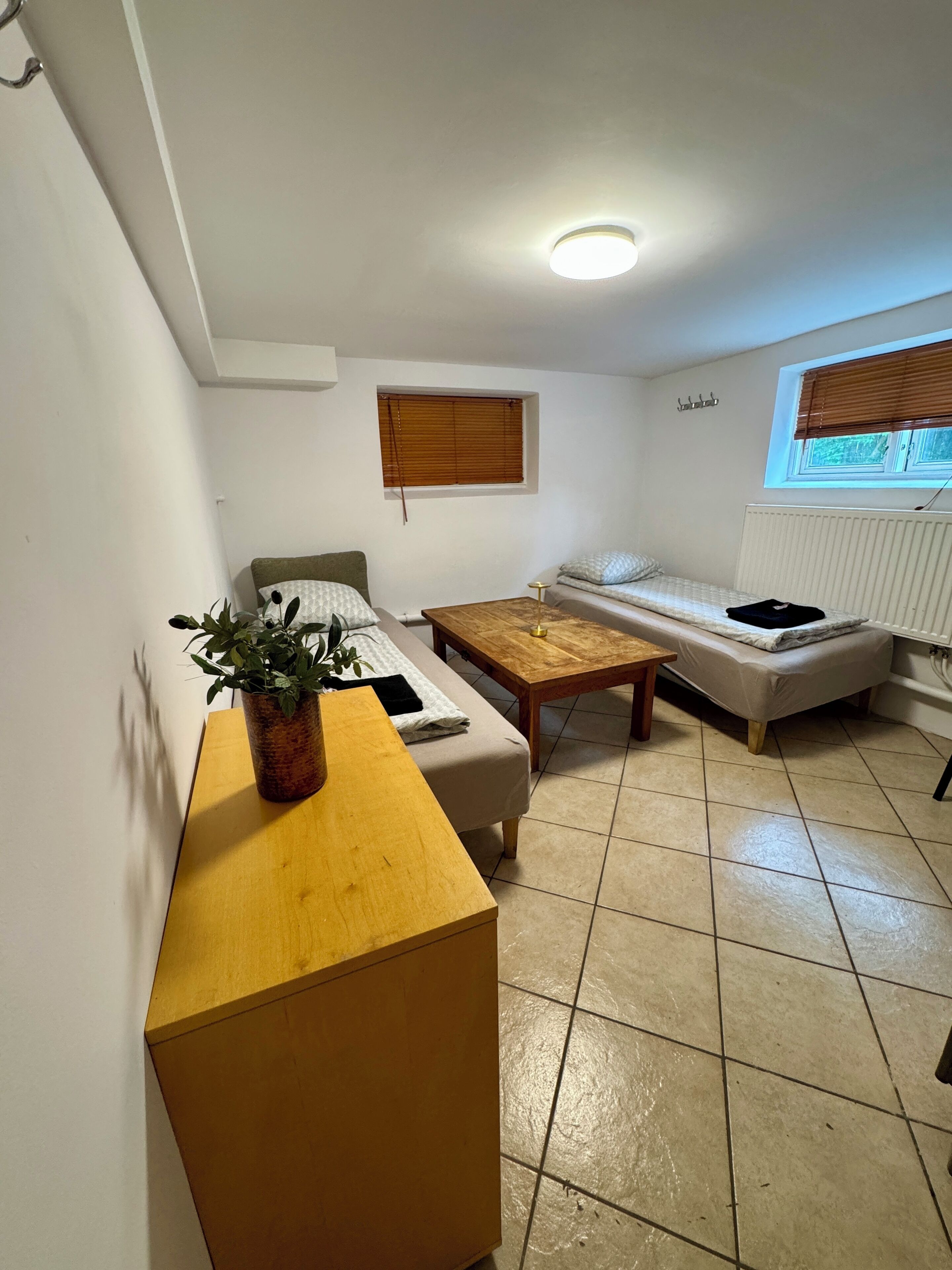 Habitación económica, 2 camas individuales, para no fumadores | Cortinas blackout, tabla de planchar con plancha y wifi gratis 