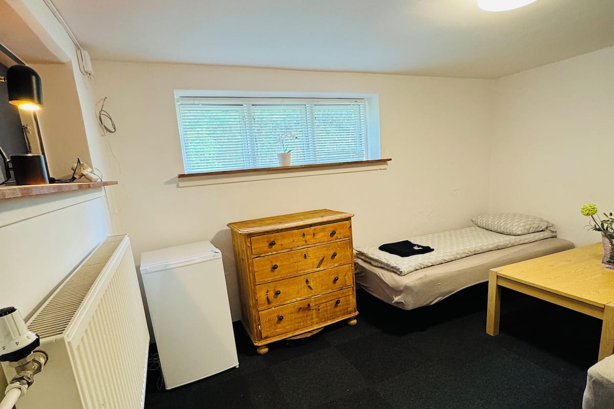 ستائر تعتيم ومكواة/لوح كي وواي فاي مجانًا وملاءات أسرّة