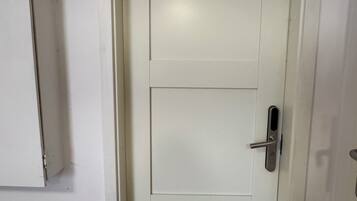 Economy-værelse - 2 enkeltsenge - ikke-ryger | Mørklægningsgardiner, strygejern/strygebræt, gratis Wi-Fi, sengetøj