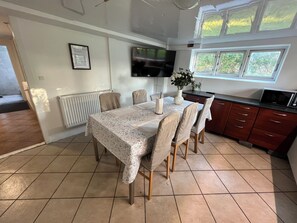 エコノミールーム シングルベッド 2 台 禁煙 | リビング エリア