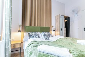 Basic Apartment | Iron/ironing board, free WiFi - 4BR Apartment for Groups Near Stadthalle (Vienna)