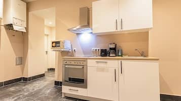 ベーシック アパートメント | 専用キッチン | 冷蔵庫、電子レンジ、オーブン、コンロ