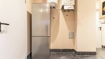 Apartemen Basic | Dapur pribadi | Lemari es, microwave, oven, dan kompor