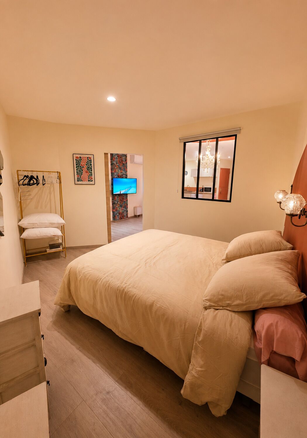 1 chambre, fer et planche à repasser, Wi-Fi gratuit, draps fournis