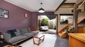 TV - Little Livingstone - Preston (Preston)