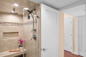 Shower, hair dryer, towels, soap - SUMMER SALE! Direct Oceanfront, spacious 2BR sleeps 6, Stunning Views - MA 411 (Lahaina)