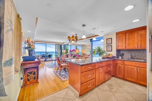 Interior - SUMMER SALE! Direct Oceanfront, spacious 2BR sleeps 6, Stunning Views - MA 411 (Lahaina)