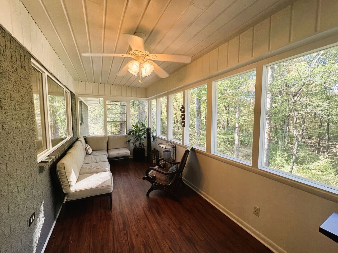 Televisión y chimenea 