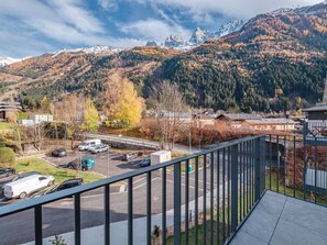 Property grounds - Central Chamonix apartment with parking, 2 bedrooms (Chamonix-Mont-Blanc)