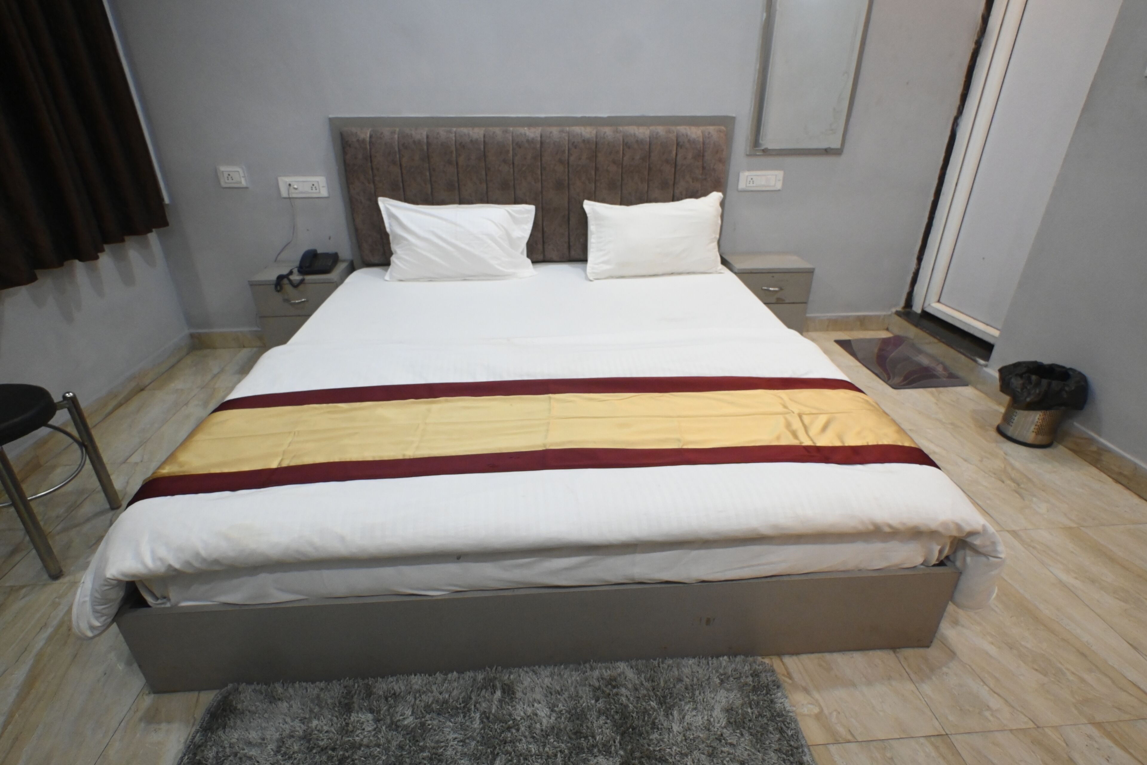 Een bureau, geluiddichte muren, gratis wifi