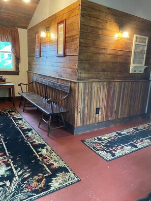 المنشأة من الداخل