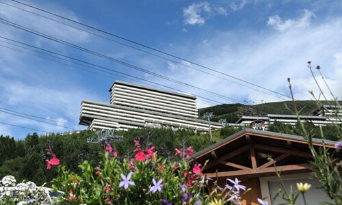Bright Studio Direct Access to the Slopes Balcony