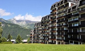 Exterior - Ski-in/ski-out Studio in a Residence With Outdoor Pool and Tennis Court (Notre-Dame-de-Bellecombe)