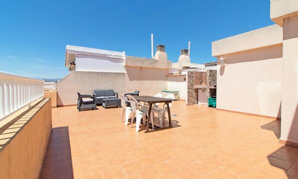 Outdoor dining - Apartment in Canet With Pool and Terrace (Canet de Berenguer)