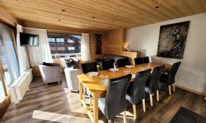 Dining - Fully Renovated Apartment, at the Foot of the Slopes (Les Gets)