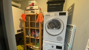 A laundry area with stacked washing machines and a drying rack. - 4-Room Apartment, 6 People, Sauna, Hammam, Parking, Wifi (Châtel)