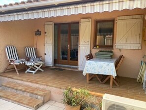 Outdoor dining - Terraced house with air conditioning and parking in Bormes-les-Mimosas (Bormes-les-Mimosas)