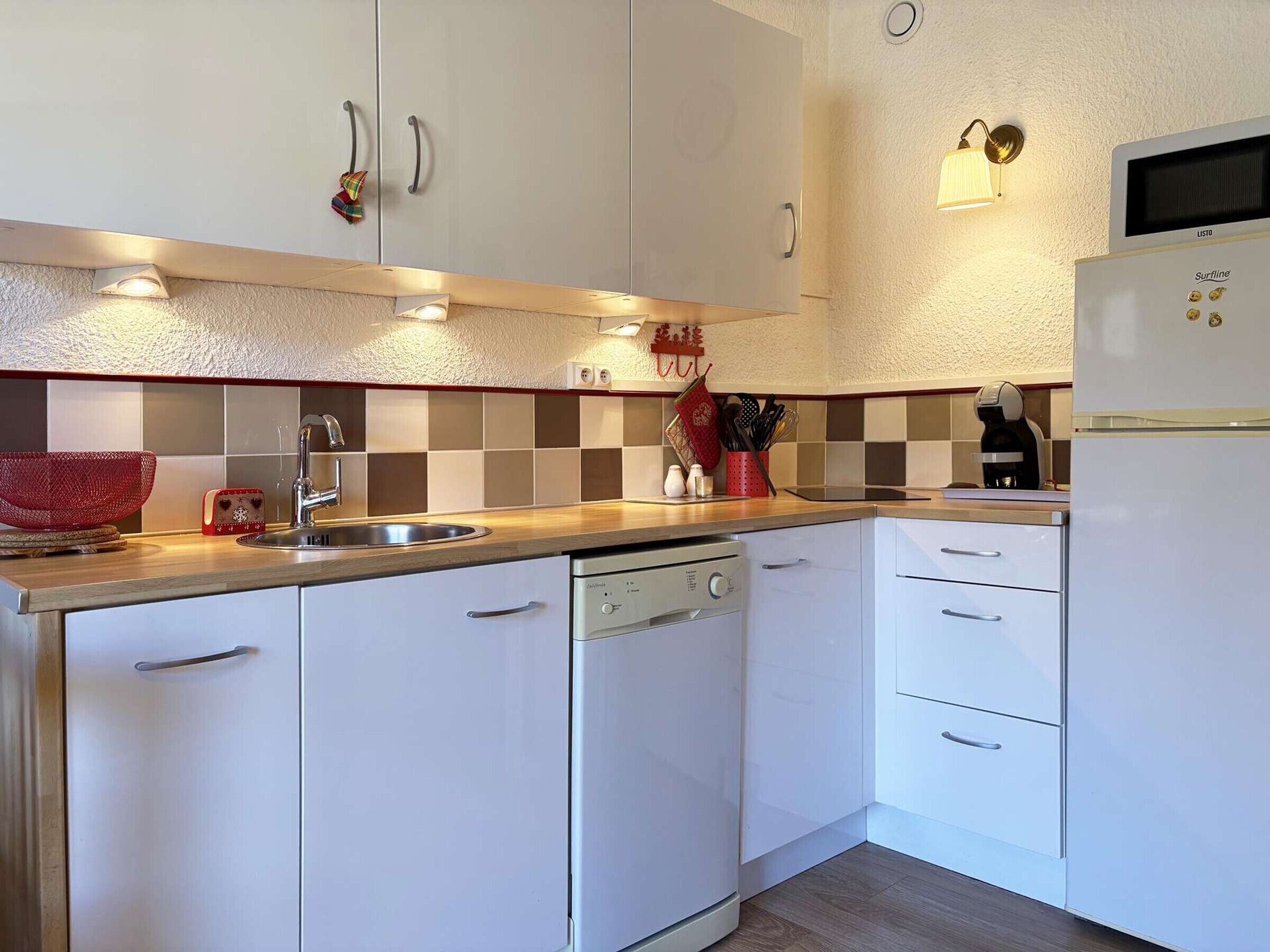 Kühlschrank, Mikrowelle, Geschirrspüler